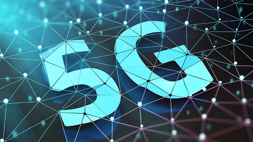 Illustration comparing 5G and 4G LTE connectivity